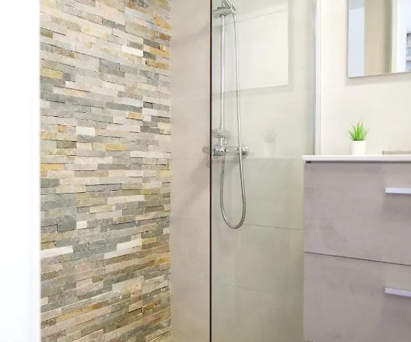 Portonovo La Paloma Amazing Sea View & Swimming Pool-good Wifi -free Ac- Private Parking شقة *